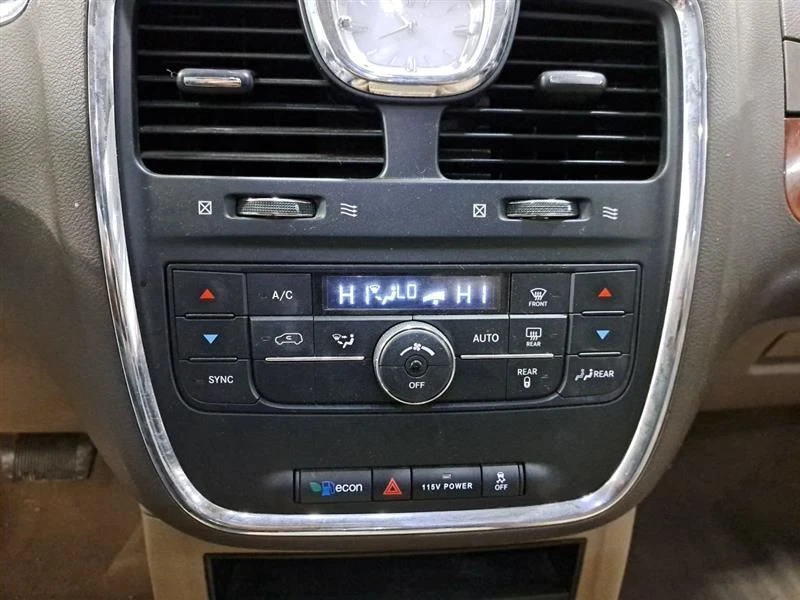 Control de temperatura/calentador/aire acondicionado Town & Country Van Sku #4007477 2015 Foto 2 de 4