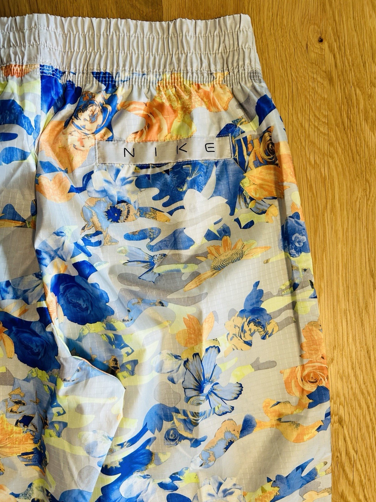 Nike Women’s White and Blue Floral Print Jogger NWT Size Medium thumbnail 5