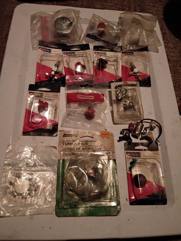 Small Engine/ Lawnmower Parts  Nice Assortment Of Parts