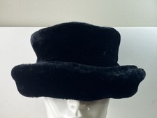 Betmar New York Women's Black Faux Fur Quilted Lining Hat Large Never Worn USA