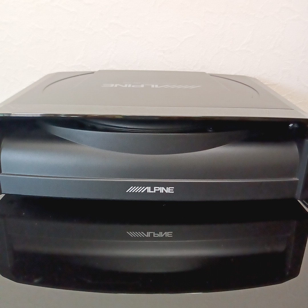 アルパイン　SWE-1200 Alpine SWE-1200 Powered Car Subwoofer Built-in Amp 150W RMS JDM