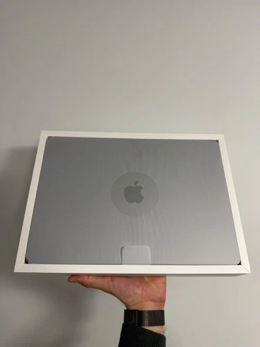 NEW 16-inch MacBook Pro ~ Apple M1 Max 10-Core 24-Core, 32GB RAM, 512GB SSD, UK