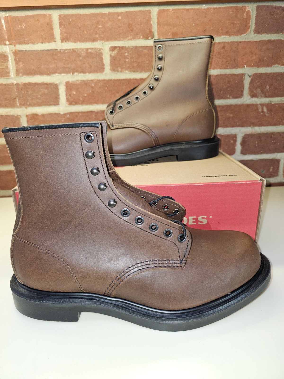 RED WING SHOE COMPANY STYLE 953, MEN'S 8INCH SOFT TOE BOOT, NEW SZ 11