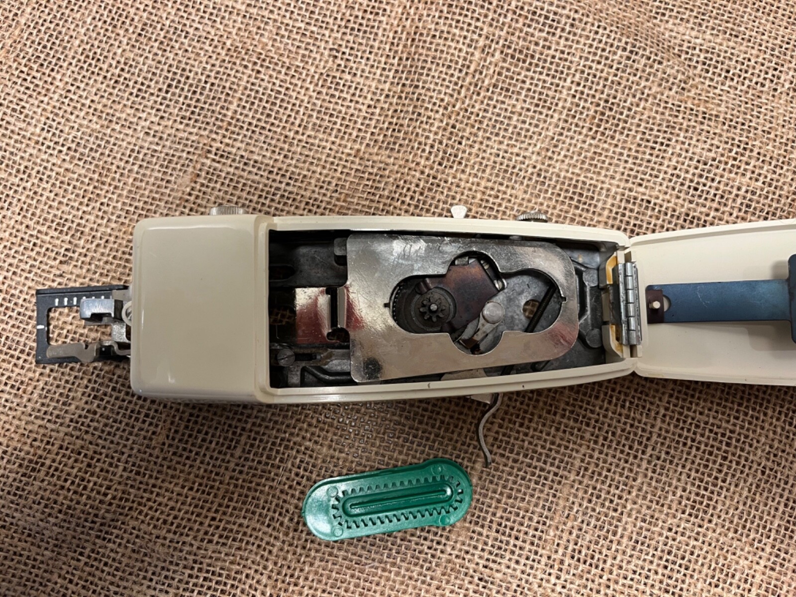 VTG SINGER PROFESSIONAL BUTTONHOLER #381116 -FOR SLANT NEEDLE ZIG ZAG MACHINES