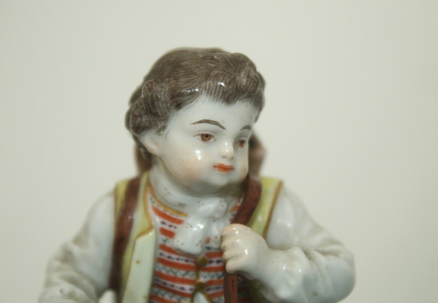 Antike Porzellanfigur Figur Gärtner Knabe Winzer von Meißen um 1860
