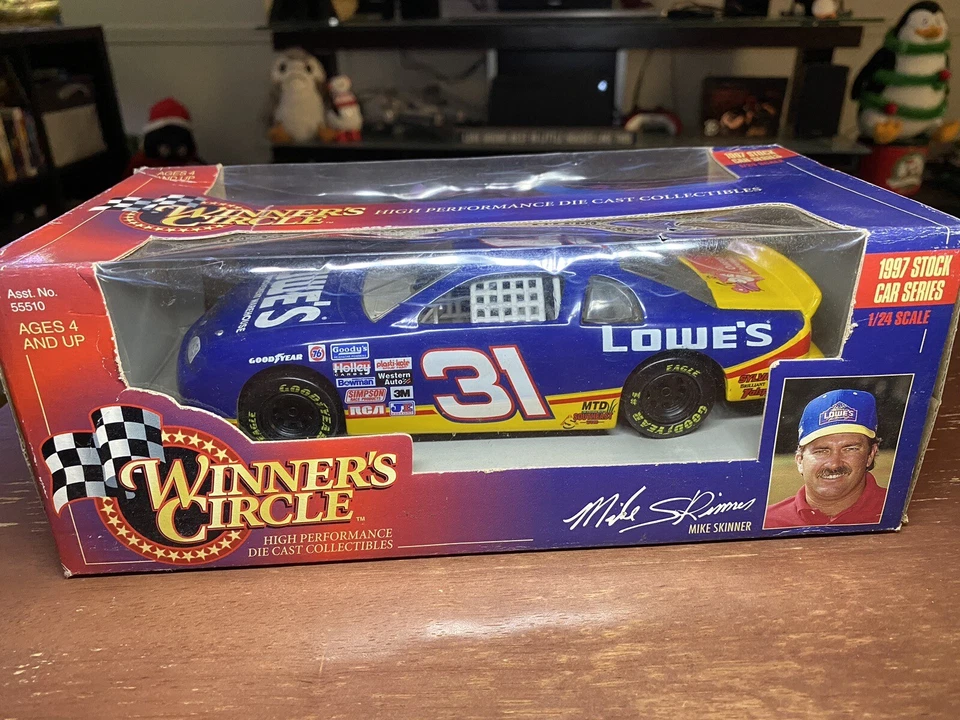 Литой спонсируемый гоночный автомобиль Lowe's Winners Circle 1:24 NASCAR 1997 - Изображение 4 из 4