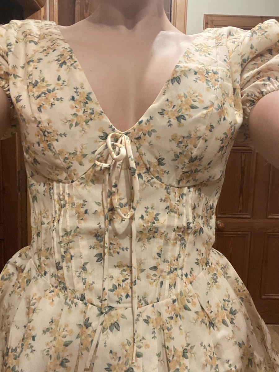 (千♡)ANDMARYAnnribbonpleats dressBeige Jolinn: English Net A-Line Gown with Criss-Crossed Bands