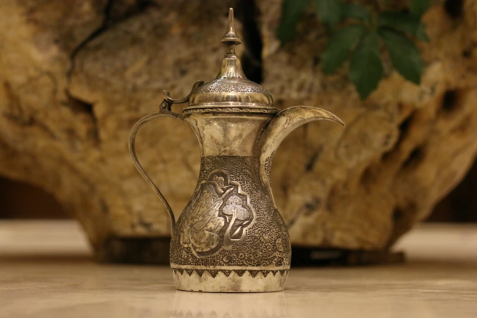 Antigua cafetera árabe exuberante aguja grabado plata 84 - 617 gramos Foto 4 de 4