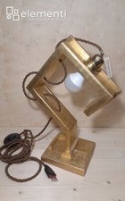 Lampada da tavolo in legno riciclato