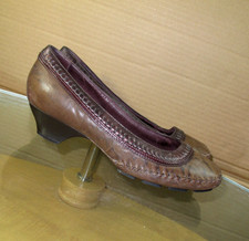 Clarks Indigo Pumps Low Heel Brown Leather Women's Size 9 M