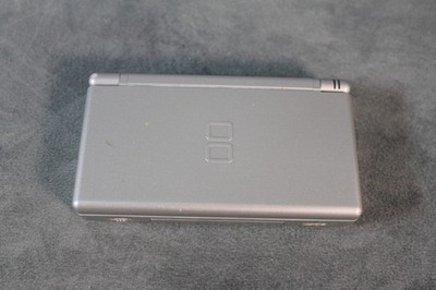 Nintendo DS Lite Handheld-Spielkonsole - Metallic Silber - inkl. Ladekabel