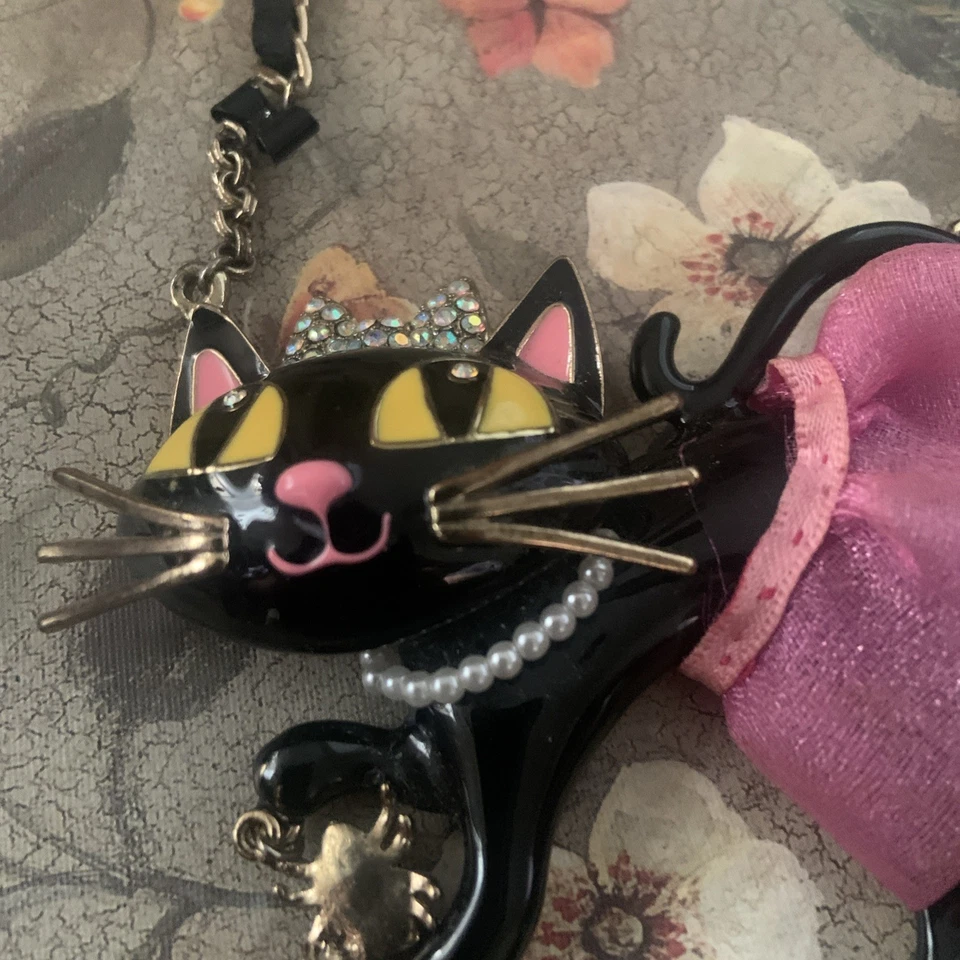 COLLAR BETSEY JOHNSON PRECIOSO GATO NEGRO GRANDE CON TUTÚ ROSA E INCRUSTACIONES DE CRISTAL Foto 3 de 4