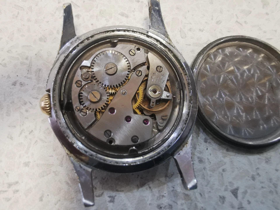 vintage FRENCH MADE MEN watch SOLO - Image 4 of 4