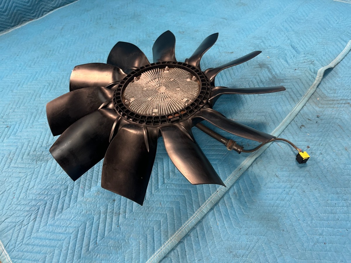 Kenworth T680 Paccar MX13 Engine Electric Fan Clutch With Blade