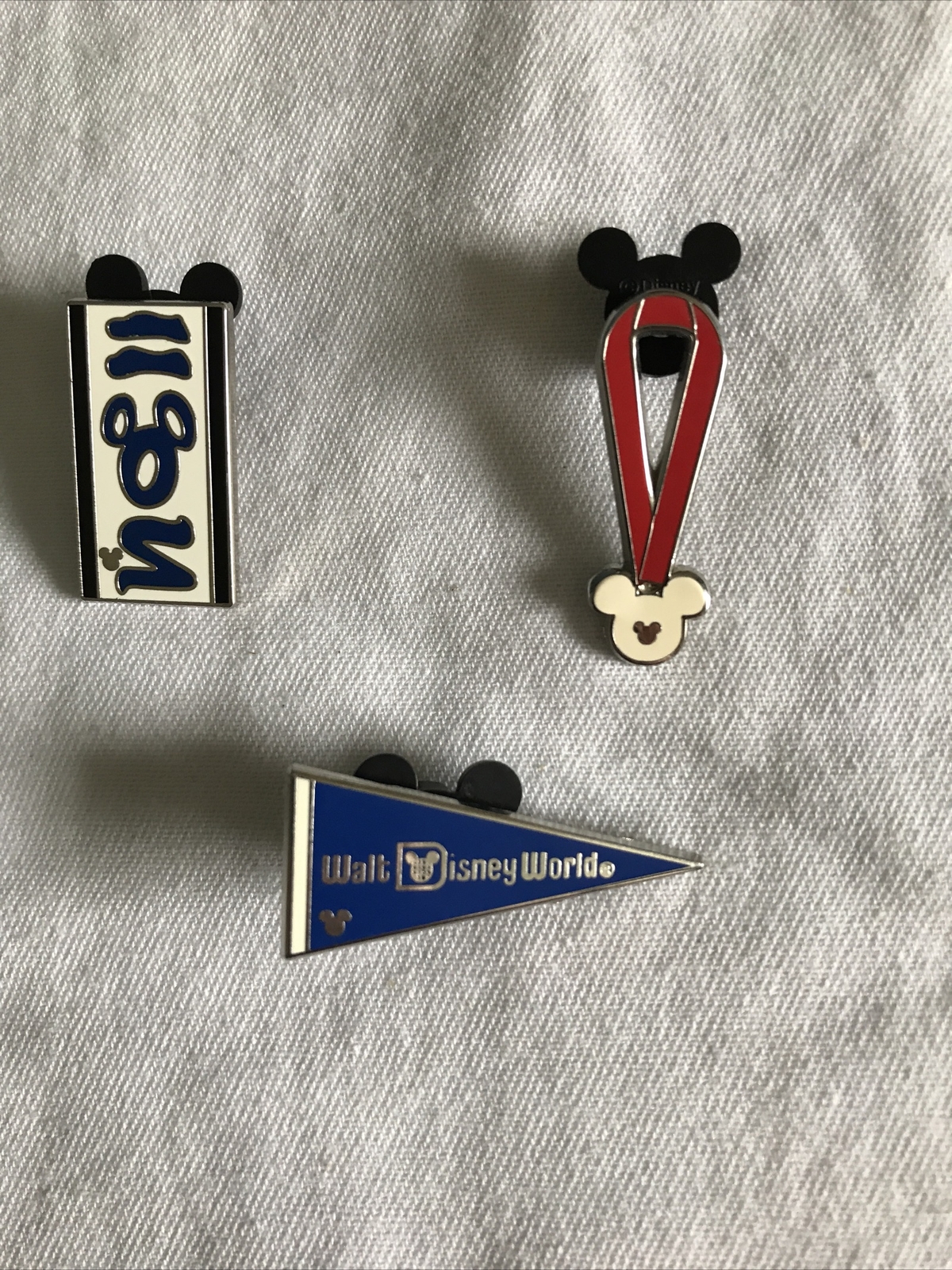 Disney Pins  2010 Hidden Mickey Pins