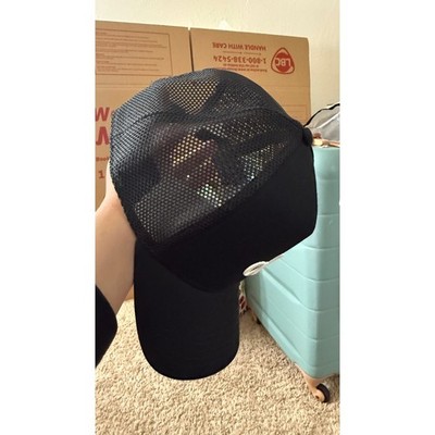 Alo Yoga Off-Duty Trucker Hat Black White Logo Snapback Mesh Cap