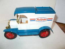 VTG ERTL Die-cast 1913 Ford Model T Delivery Van TRUE VALUE Bank L.ED.  NO-ROLL