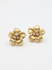 Gorgeous 18ct Yellow Gold Natural 0.07ct Diamond Flower Stud Ladies Earrings