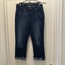 Signature Levi Strauss  Co. Modern Capri Jeans Woman  s 8 Blue Denim Mid Rise