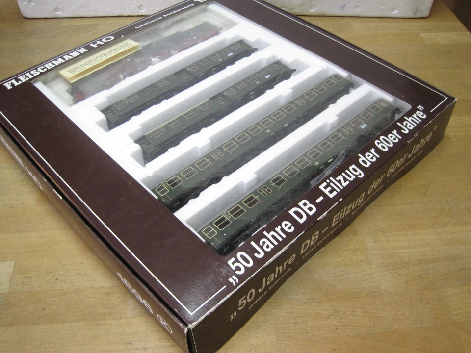 Fleischmann  1896K Eilzug 50er Jahre  mit der OVP funktionstüchtig