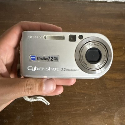 Sony DSC P-200 7.2 mp Cyber Shot Digital Camera