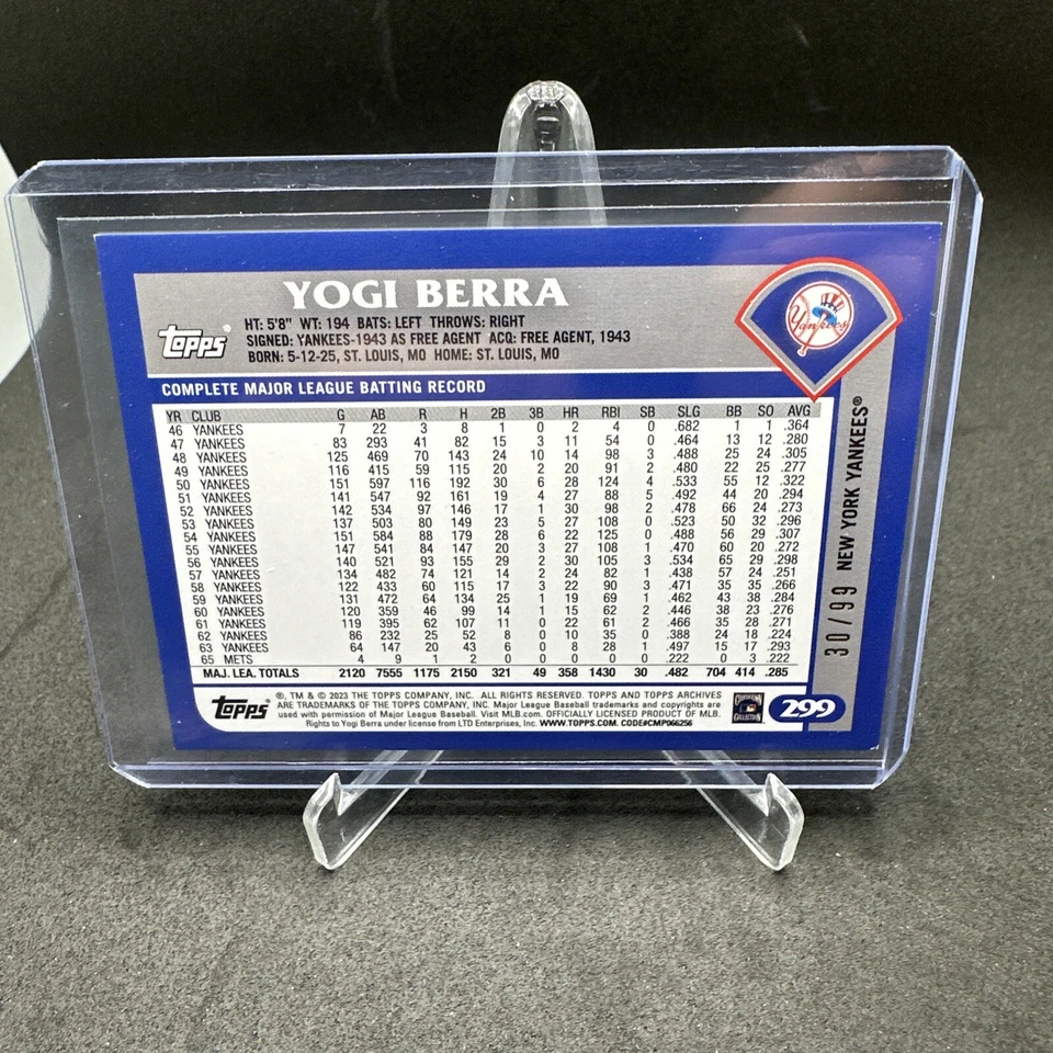 2023 Topps Archives Baseball Yogi Berra Green Foil/99 New York Yankees #299 - Image 4 of 4