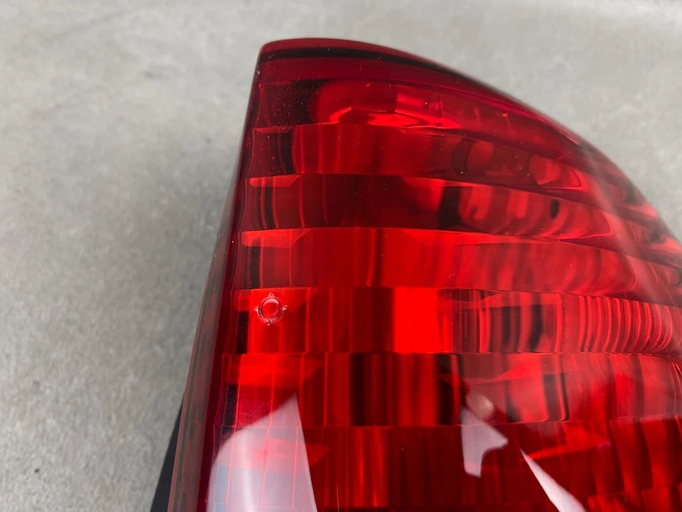 Luz trasera del pasajero derecho Isuzu Ascender 2003-2008 soporte verde Foto 4 de 4