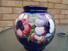 MOORCROFT  ANENOME ON BLUE PATTERN VASE . WALTER MOORCROFT