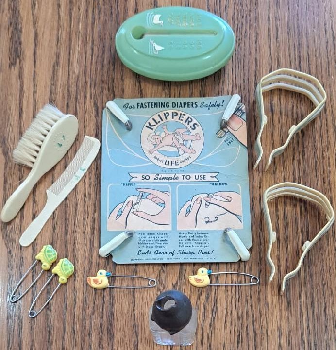 VINTAGE BABY FLOATING THERMOMETER/DIAPER KLIPPERS/HAIRBRUSH~COMB
