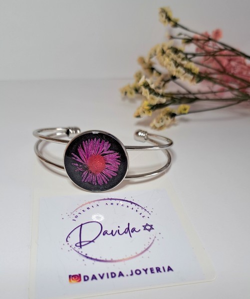 Pulsera de acero, elaborada a mano con resina, ajustable, diseño exclusivo