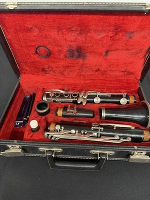 Vito Reso-Tone 3 Clarinet w/ Case - Great Condition 1960S model Number 87144
