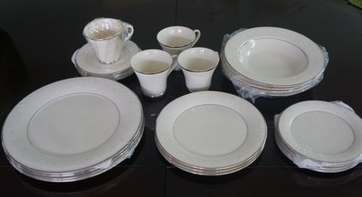 Vintage 24-Piece Service for 4 GORHAM Chantilly Lace Retired Pat Dishware Set