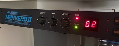 Alesis Midiverb 2 Effect Prozessor mit MDI - 19'' Rack für Vocal und Instrumente