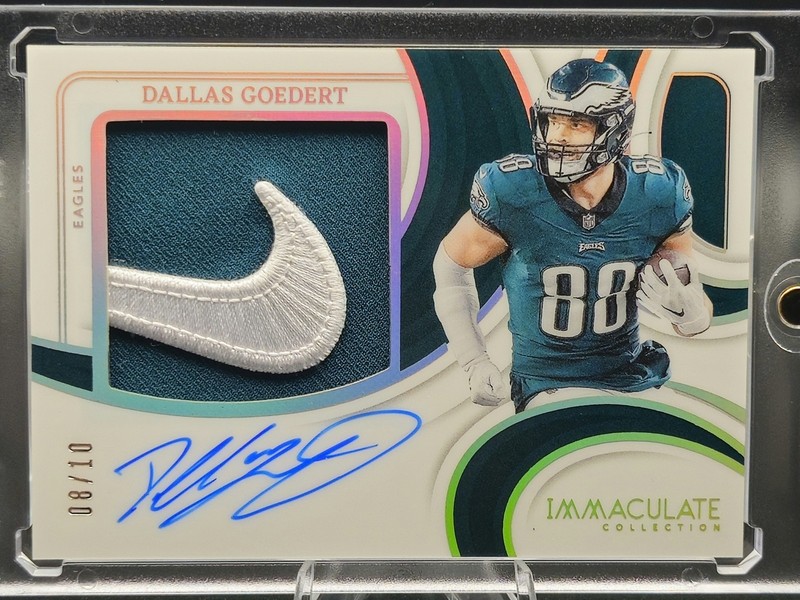 Dallas Goedert - 2025 Panini Immaculate Premium Patch Auto Gold /10 |Eagles