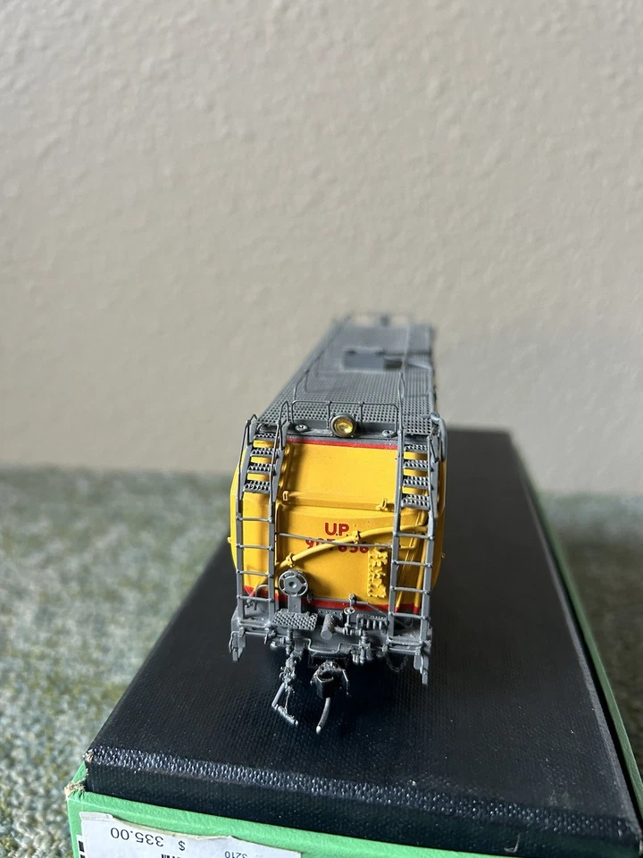 OVERLAND MODELS HO BRASS UNION PACIFIC LONG TURBINE TENDER #907857 - Image 4 of 4