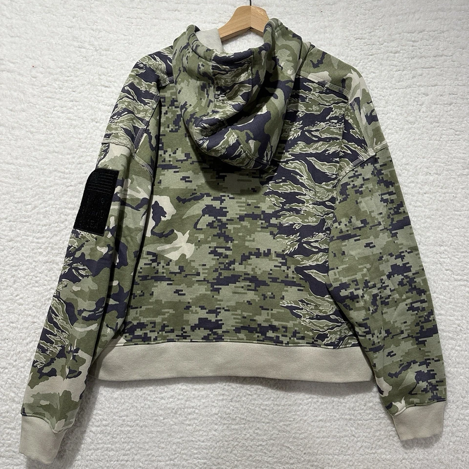 Sudadera con capucha polar Under Armour Project Rock Día de los Veteranos para mujer 1373610-346 talla LG Foto 2 de 4