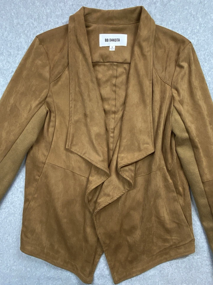 Chaqueta BB Dakota Mujer Pequeña Marrón Imitación Gamuza Frente Abierto Drapeada Estilo Moto Foto 2 de 4