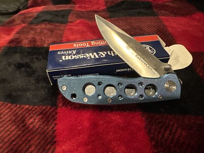 Smith & Wesson ExtremeOps Linerlock Knife CK105BL 4 1/8'' closed. 440C stainless