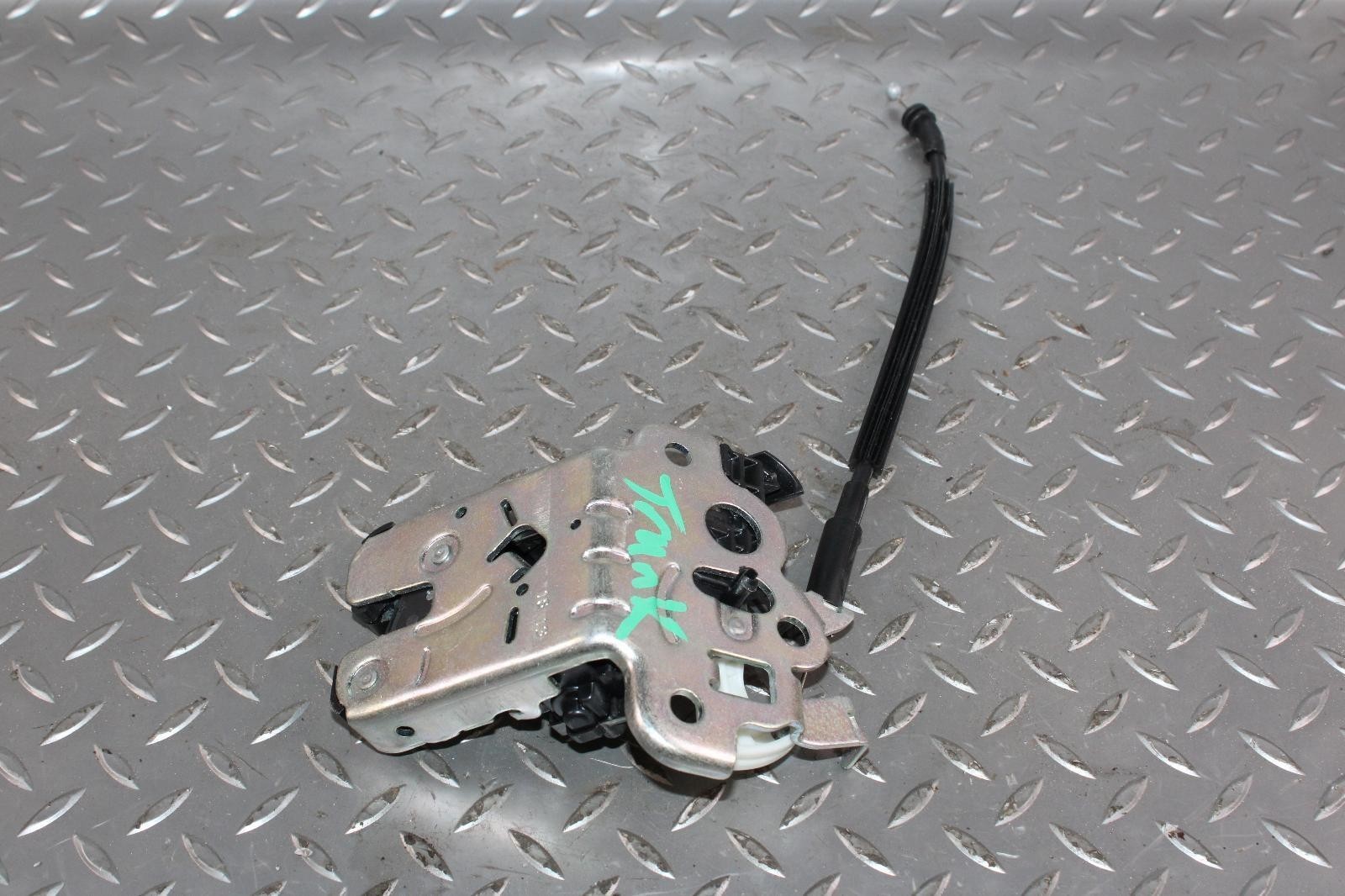 13-18 Flying Spur Electronic Rear Trunk Locking Hatch Latch OEM Factory OE WTY