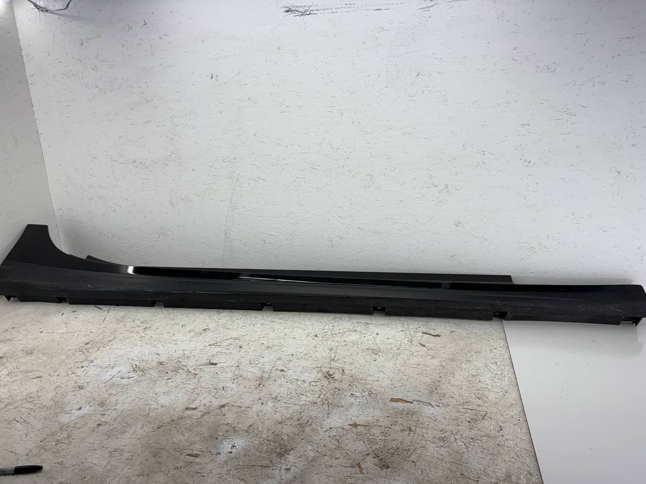 2014-2019 MASERATI GHIBLI SQ4 Right SIDE SKIRT ROCKER PANEL MAROON Black