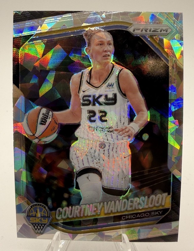 Courtney Vandersloot 2025 Panini Prizm WNBA Card #124 Cracked Ice A195