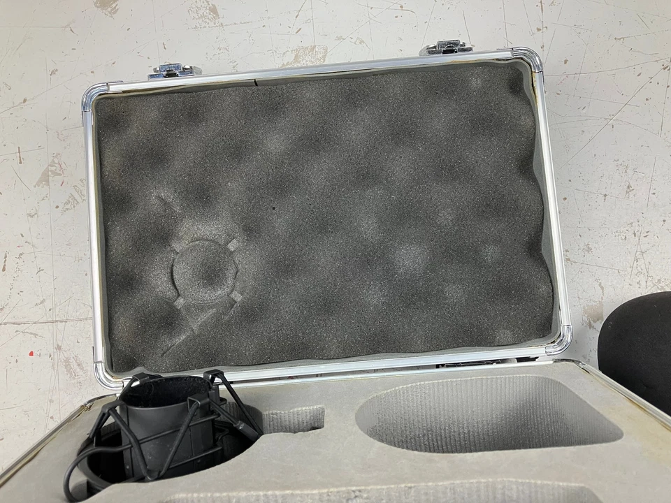 USED Behringer B-1 Condenser Microphone w. case - Image 2 of 4