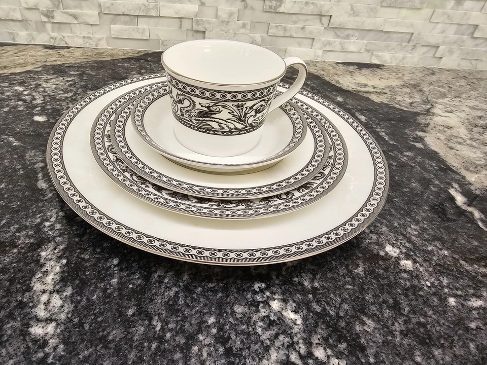 WEDGWOOD 'CONTRASTS'  Platinum Band 2 - 5 Piece Place Settings NEW W/Tags - Image 3 of 4