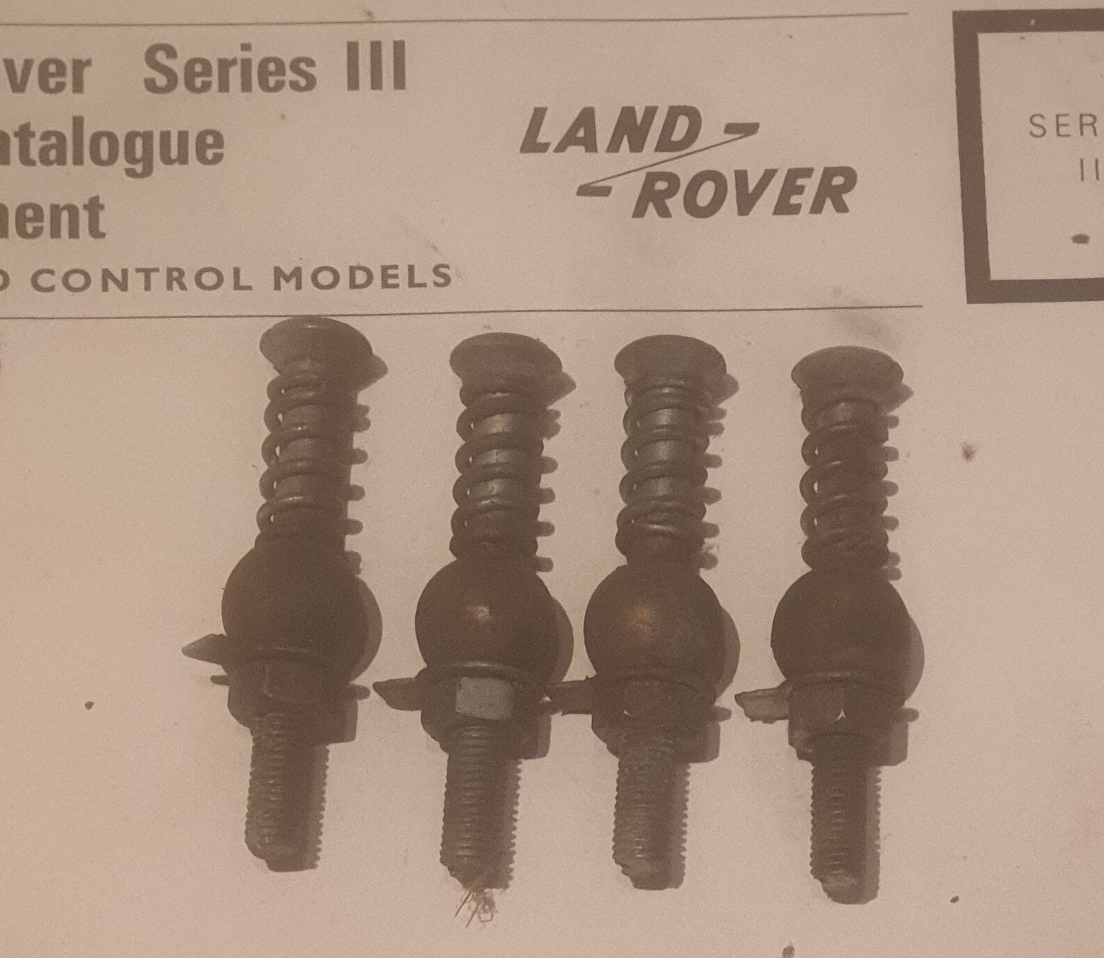 Set of four black LAND ROVER Defender 90/110 3-door hinge pins in white catalogue box with green text.