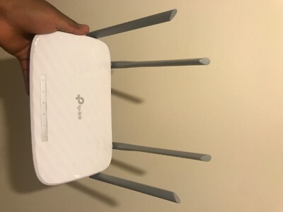 tp link router. weiß/grau. guter Zustand. Klein. Ethernet Kabel dabei 
