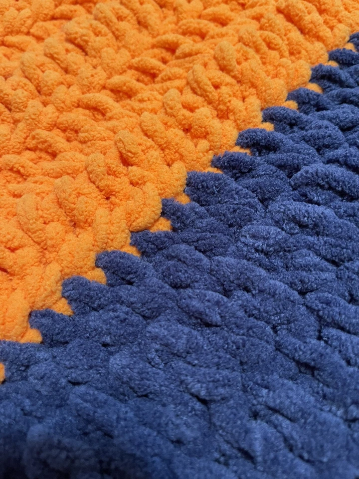 NUEVA Manta Bebé Ganchillo Hecha a Mano Azul/Naranja 30x20 Pulgadas Suave Esponjosa Gruesa Foto 2 de 4