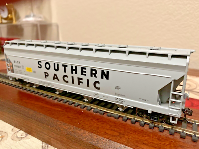 #ad SOUTHERN PACIFIC 55ft ACF CENTERFLOW COVERED HOPPER HO SCALE ATHEARN RTR NEW $54.95