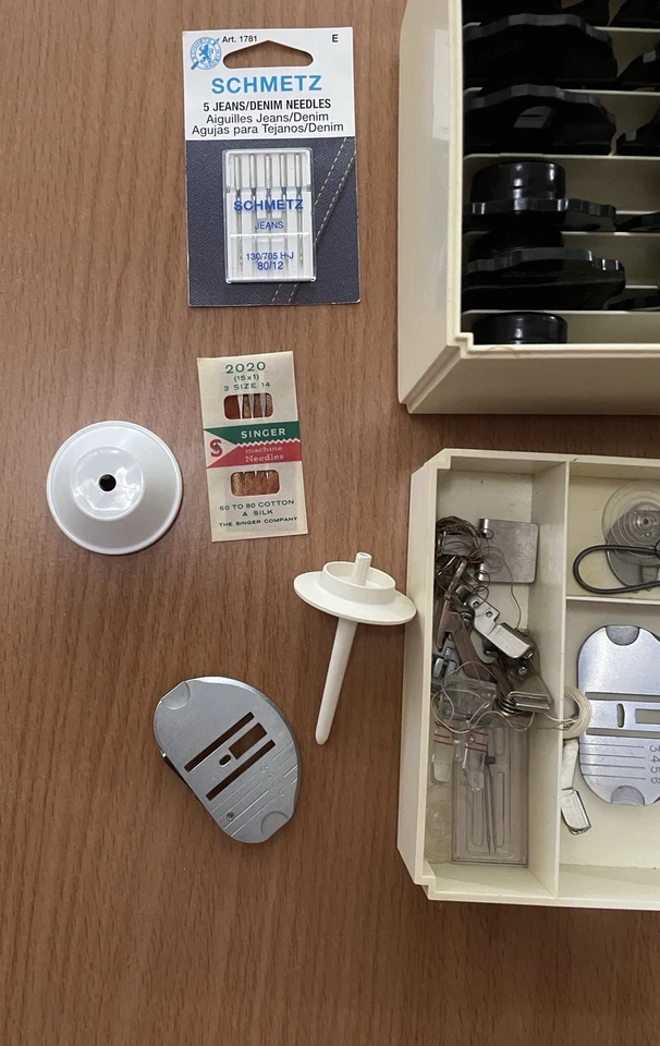 Lote de 640 peças de máquina vintage Singer Golden Touch & Sew na caixa de plástico original - Imagem 4 de 4