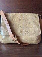 LOUIS VUITTON  Monogram Vernis Beige Handbag