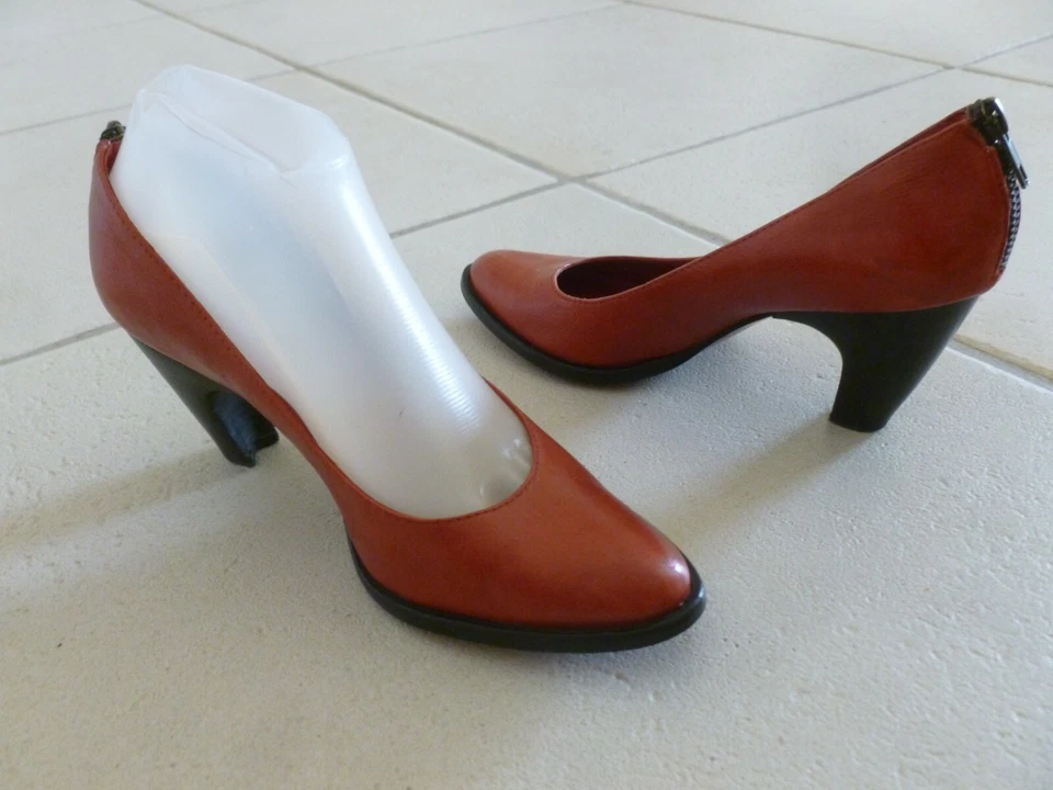 ESCARPINS MARQUE SAN MARINA CUIR ROUGE POINTURE 37 TRES BON ETAT - Photo 2/4